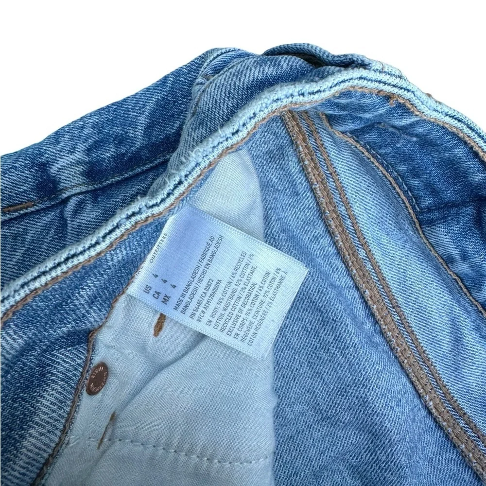 American Eagle Distressed Denim Jean Baggy Mom Shorts High Rise - Size 4